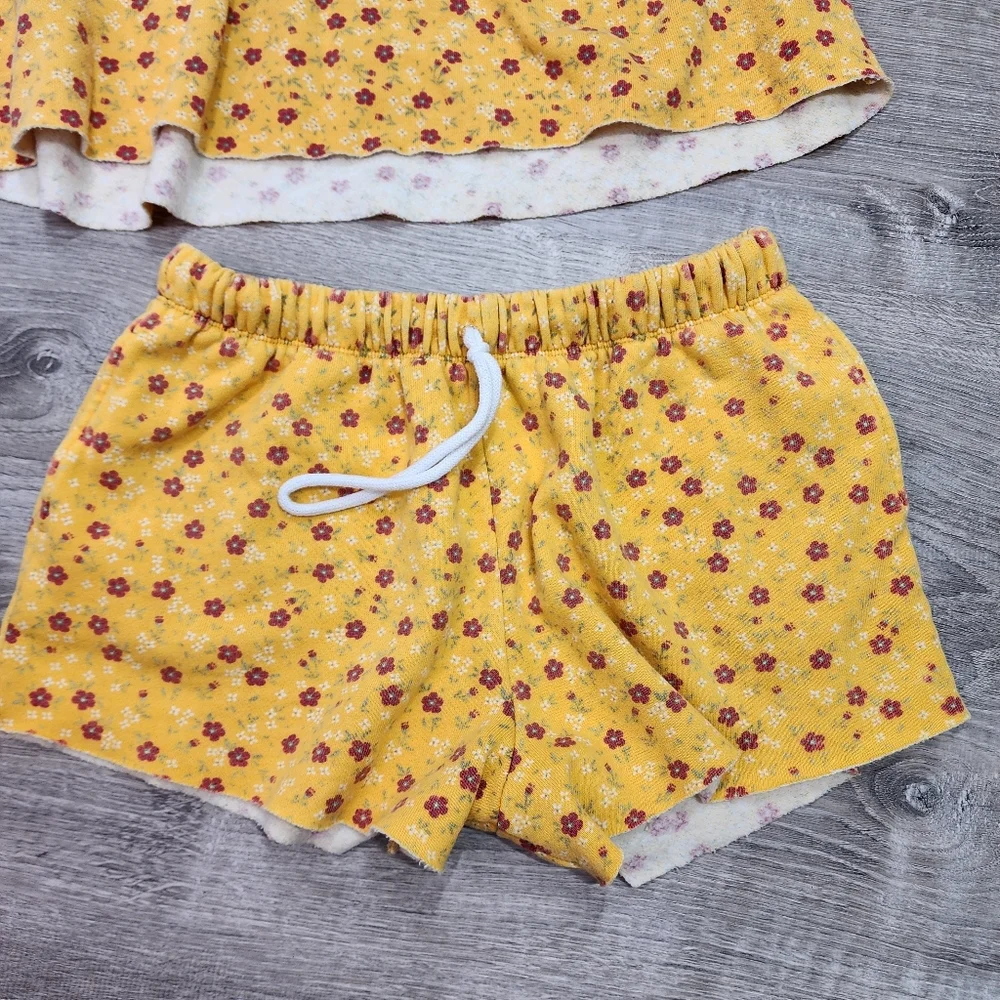 2 Pc COLSIE Yellow Red Flower Cut Off Cropped Sweatshirt & Sweat Shorts - Picture 2 of 13